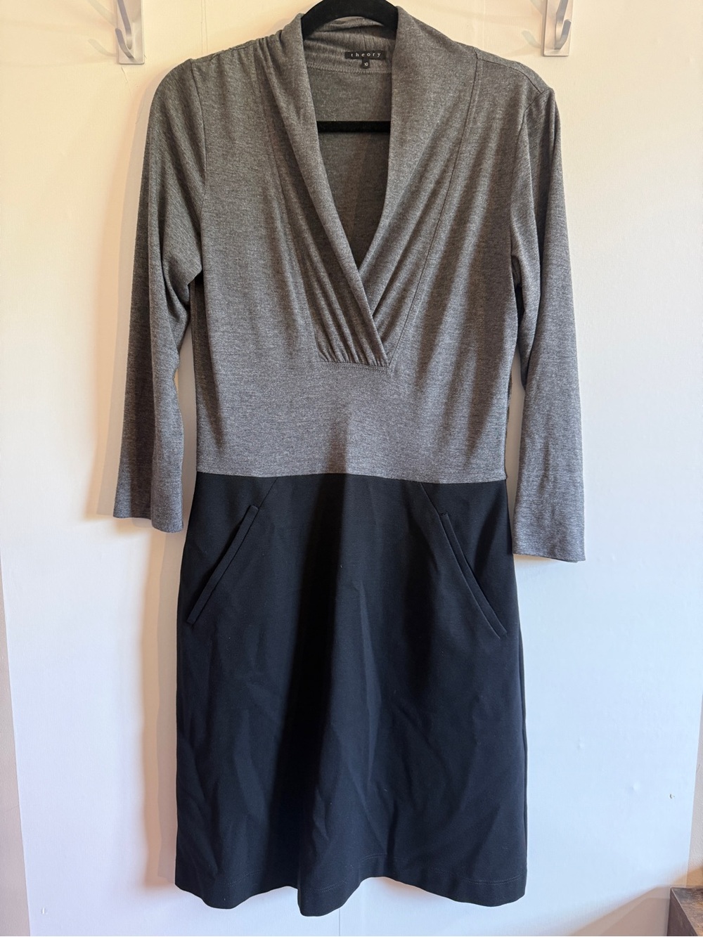 Theory Size 10 Grey Black Colorblock Wrap V-Neck Midi Dress Made in USA